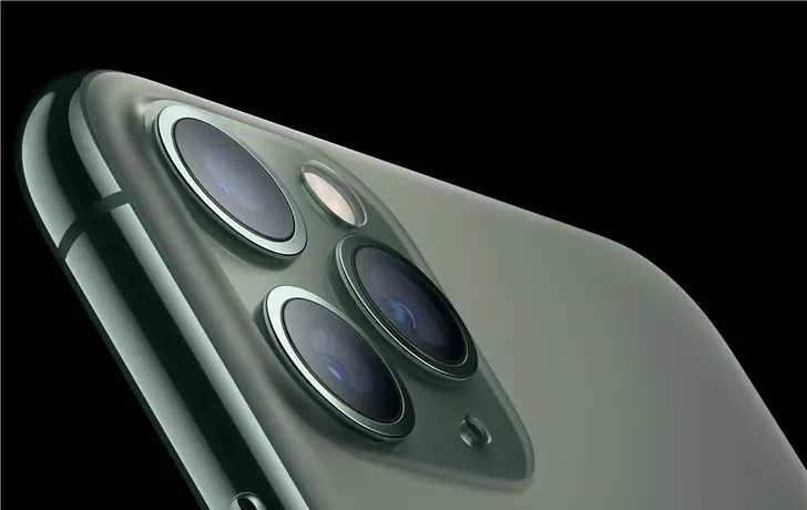 iPhone lens